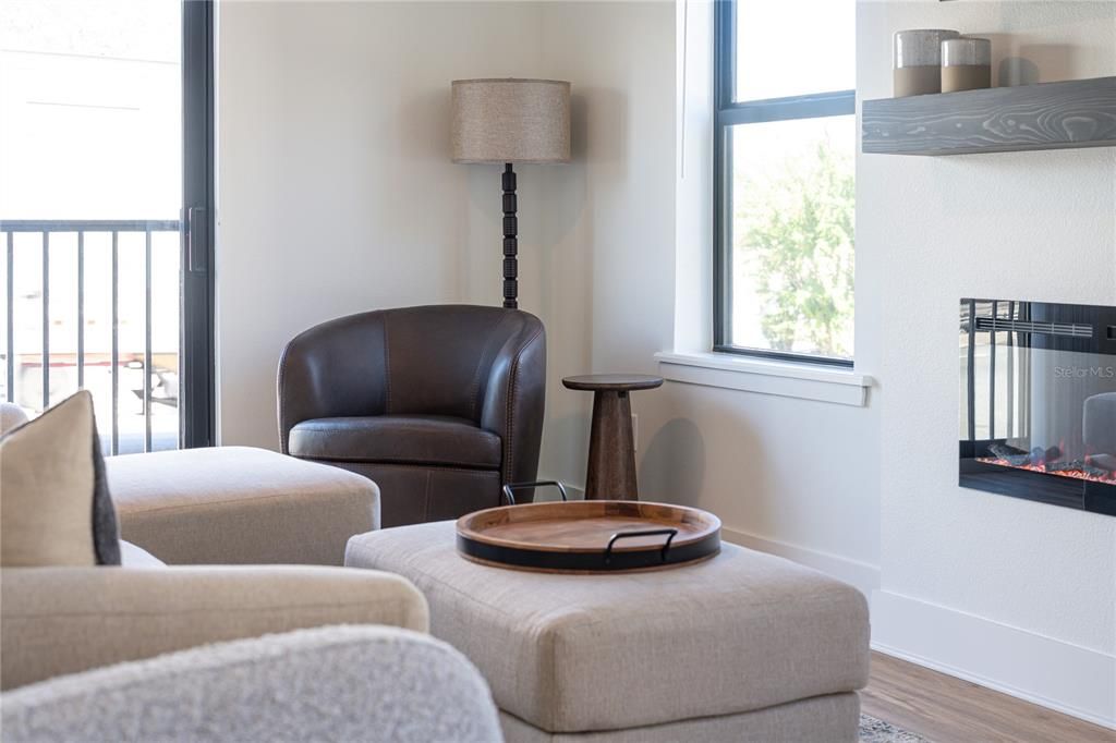 For Sale: $449,000 (2 beds, 2 baths, 1202 Square Feet)