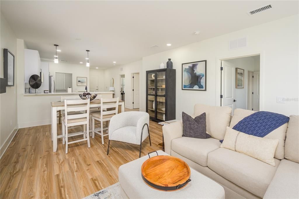 For Sale: $449,000 (2 beds, 2 baths, 1202 Square Feet)