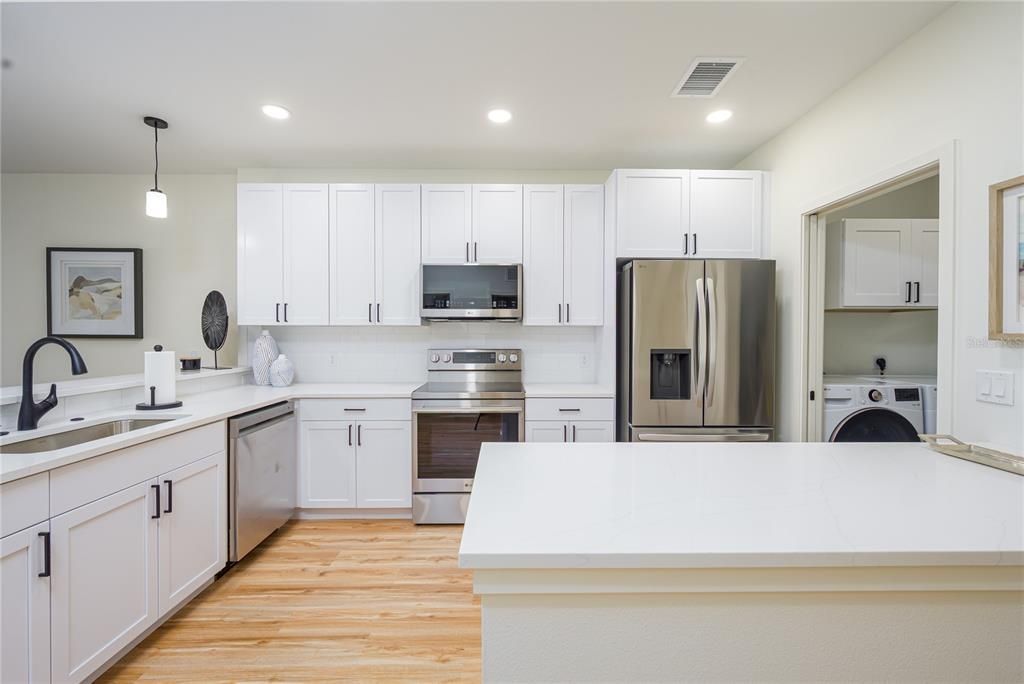 For Sale: $449,000 (2 beds, 2 baths, 1202 Square Feet)