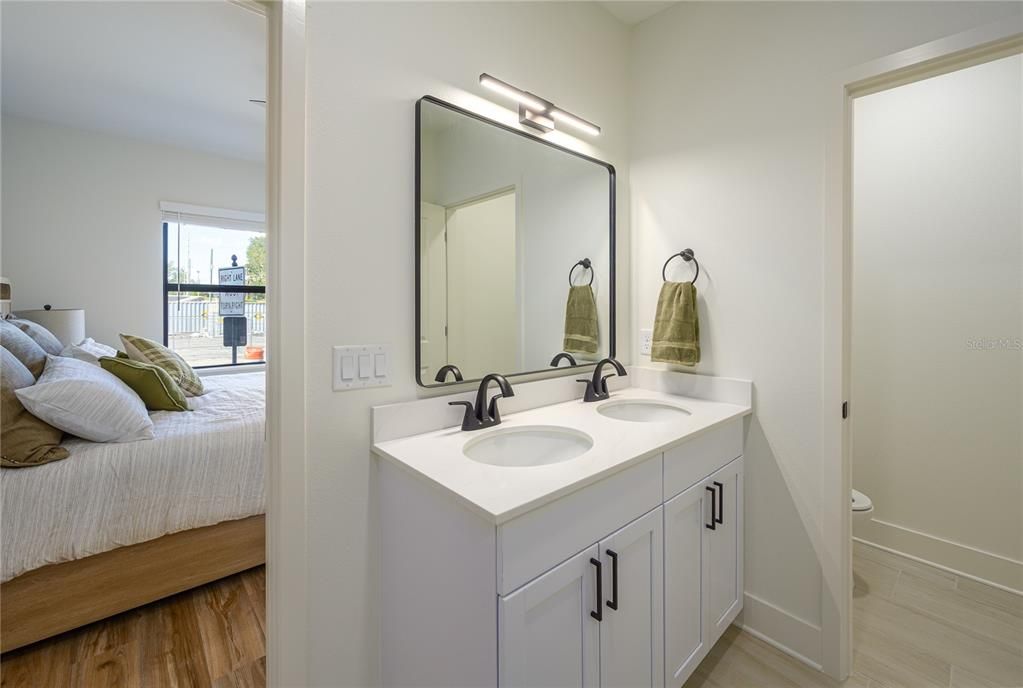 For Sale: $449,000 (2 beds, 2 baths, 1202 Square Feet)