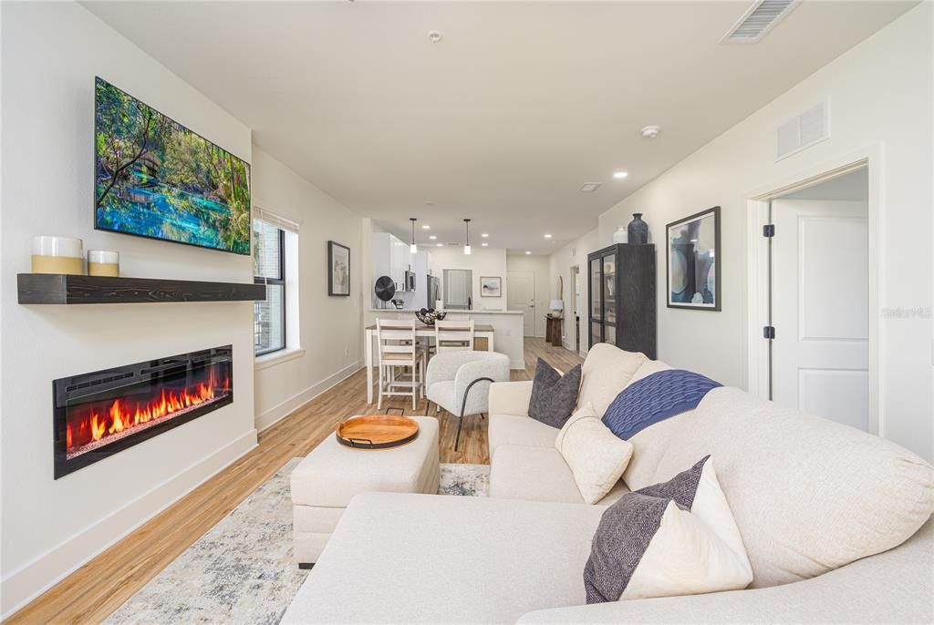 For Sale: $449,000 (2 beds, 2 baths, 1202 Square Feet)