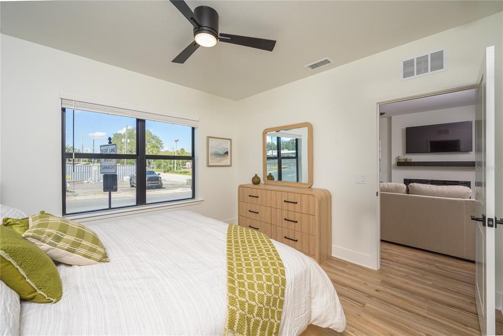 For Sale: $449,000 (2 beds, 2 baths, 1202 Square Feet)