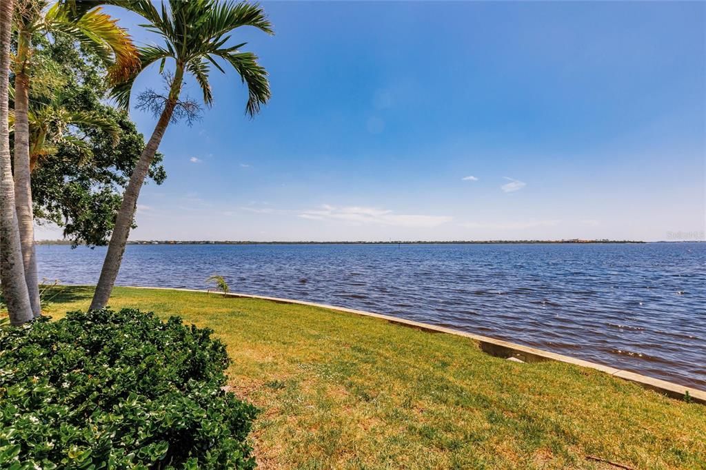 For Sale: $1,300,000 (3 beds, 2 baths, 2800 Square Feet)