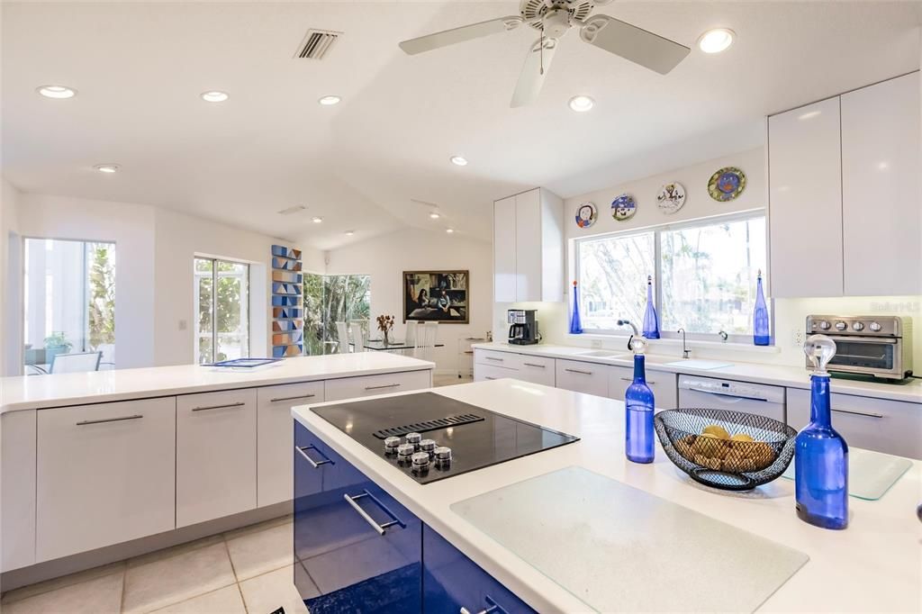 For Sale: $1,300,000 (3 beds, 2 baths, 2800 Square Feet)