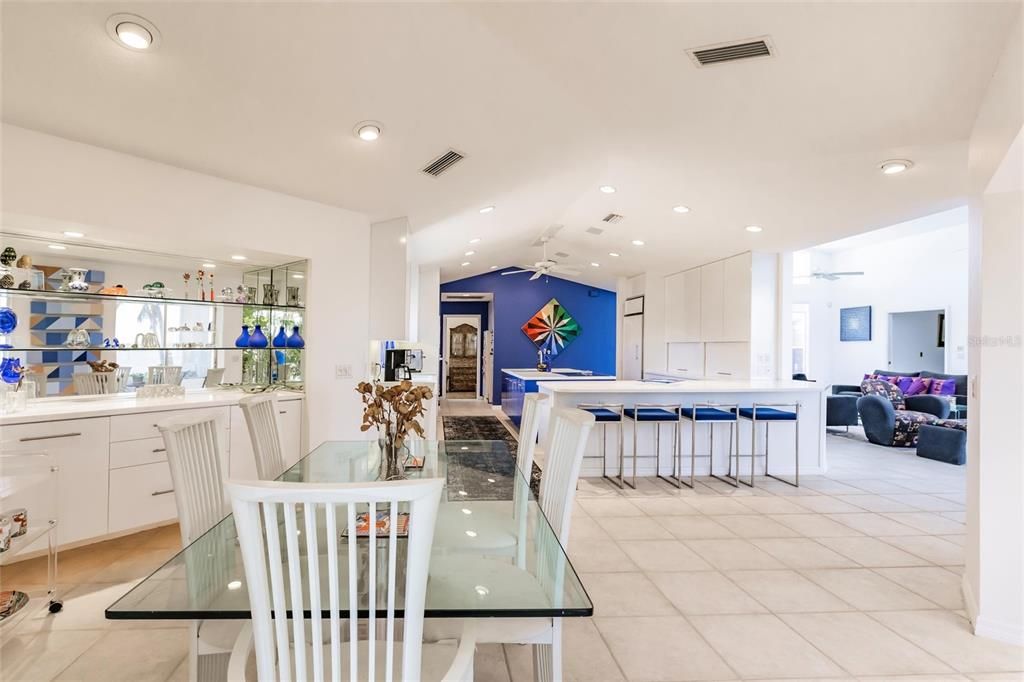 For Sale: $1,300,000 (3 beds, 2 baths, 2800 Square Feet)