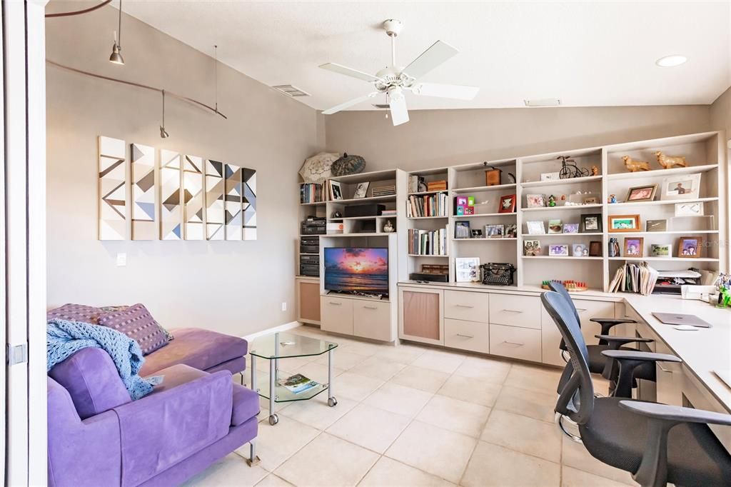 For Sale: $1,300,000 (3 beds, 2 baths, 2800 Square Feet)