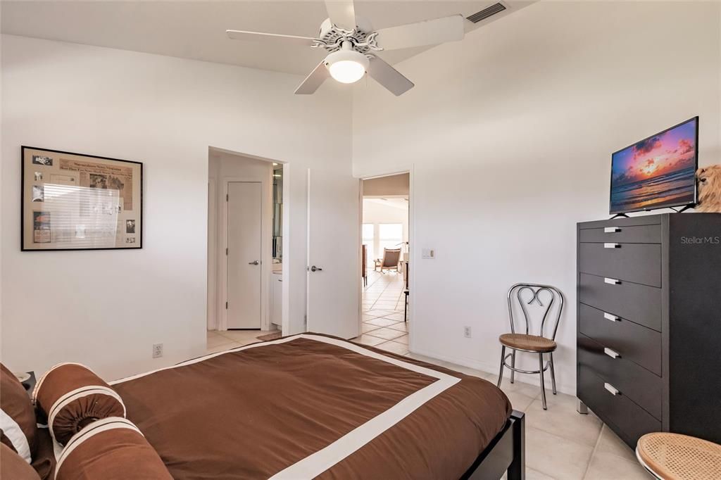For Sale: $1,300,000 (3 beds, 2 baths, 2800 Square Feet)