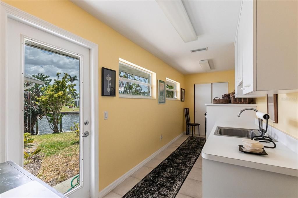 For Sale: $1,300,000 (3 beds, 2 baths, 2800 Square Feet)