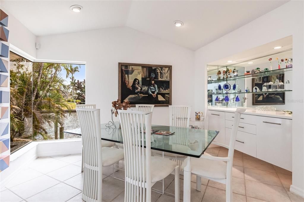 For Sale: $1,300,000 (3 beds, 2 baths, 2800 Square Feet)