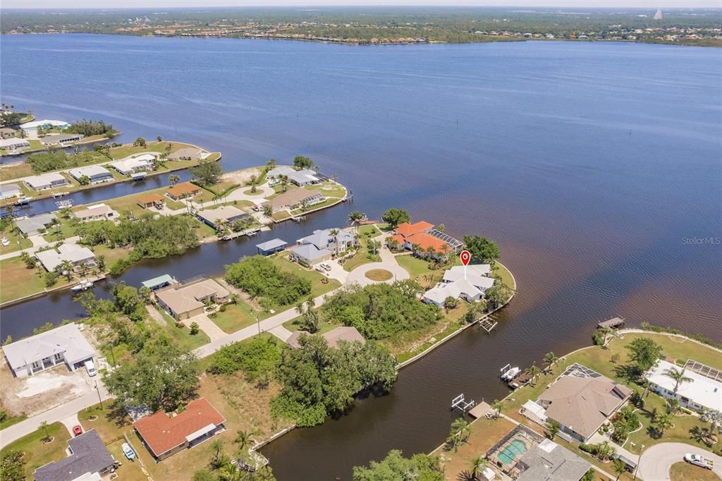 For Sale: $1,300,000 (3 beds, 2 baths, 2800 Square Feet)
