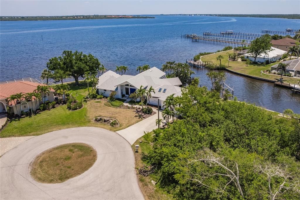 For Sale: $1,300,000 (3 beds, 2 baths, 2800 Square Feet)