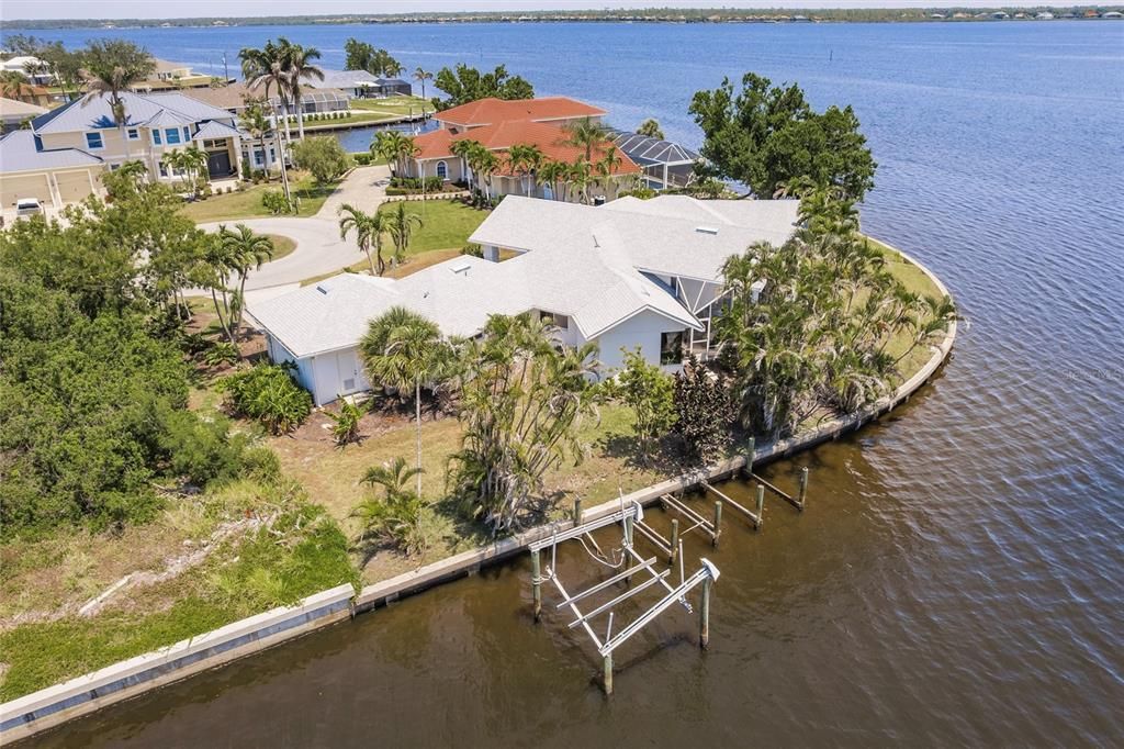 For Sale: $1,300,000 (3 beds, 2 baths, 2800 Square Feet)