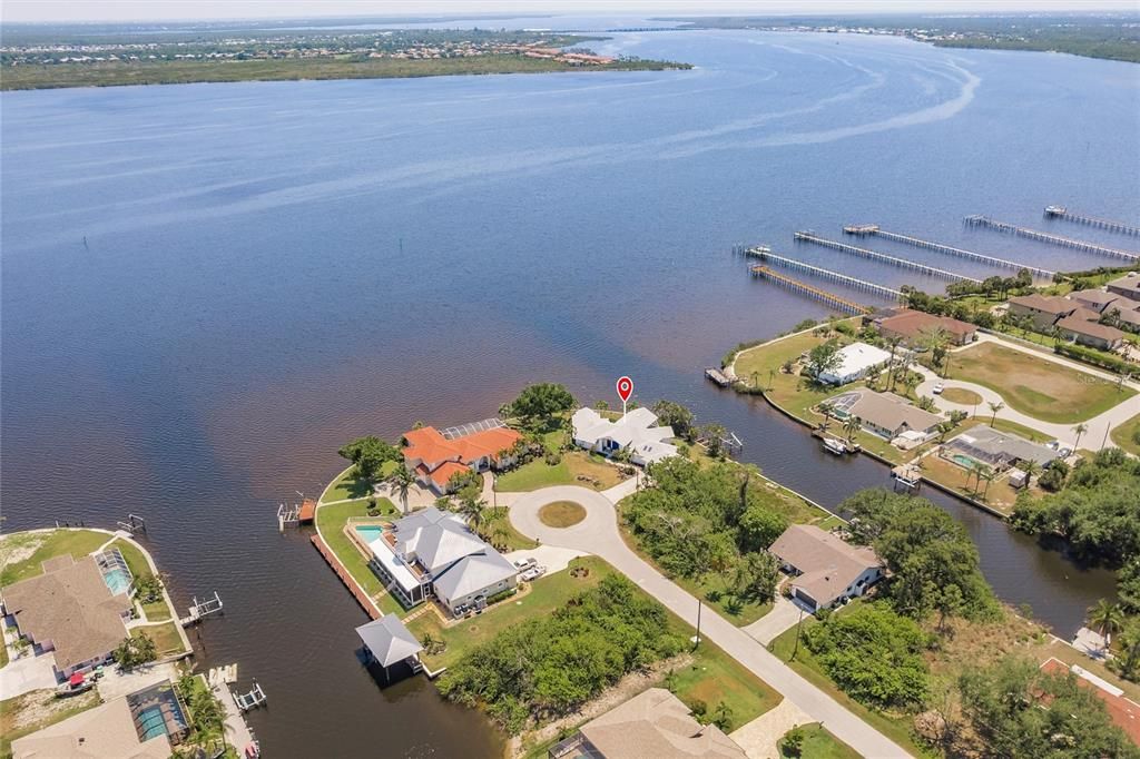 For Sale: $1,300,000 (3 beds, 2 baths, 2800 Square Feet)