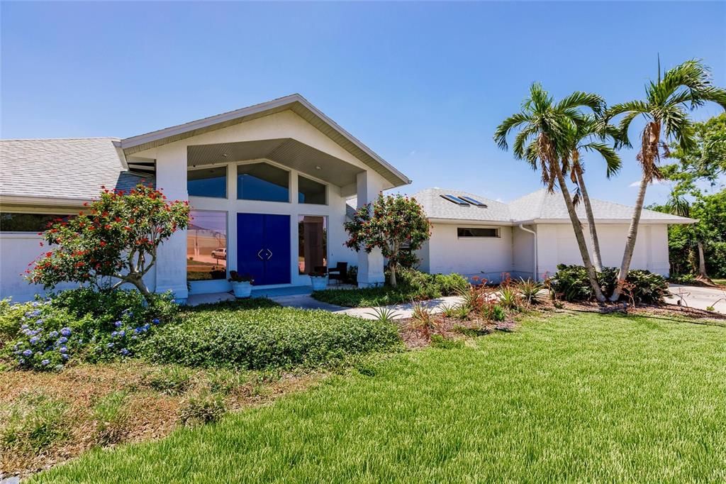 For Sale: $1,300,000 (3 beds, 2 baths, 2800 Square Feet)