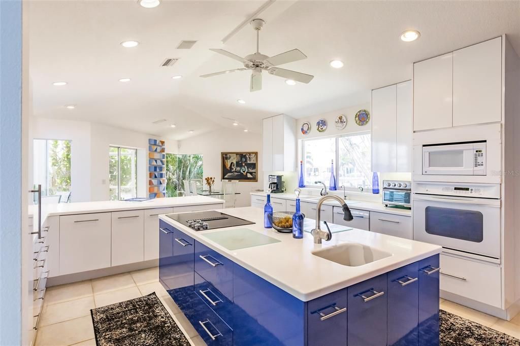 For Sale: $1,300,000 (3 beds, 2 baths, 2800 Square Feet)