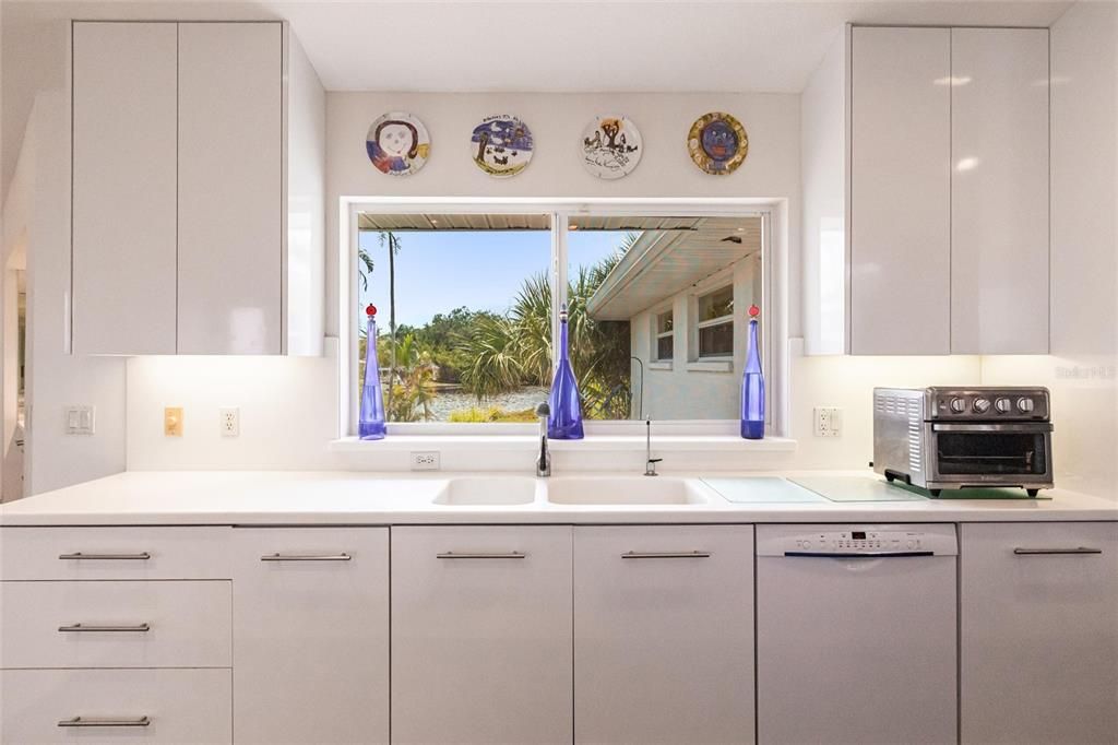 For Sale: $1,300,000 (3 beds, 2 baths, 2800 Square Feet)