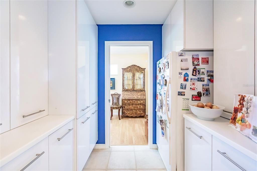 For Sale: $1,300,000 (3 beds, 2 baths, 2800 Square Feet)