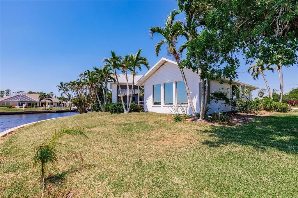 For Sale: $1,300,000 (3 beds, 2 baths, 2800 Square Feet)