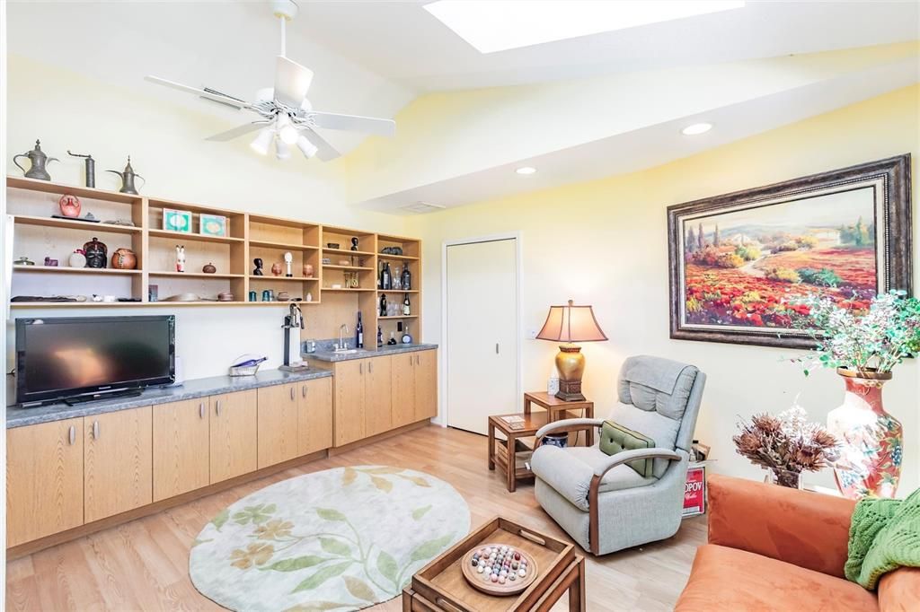 For Sale: $1,300,000 (3 beds, 2 baths, 2800 Square Feet)