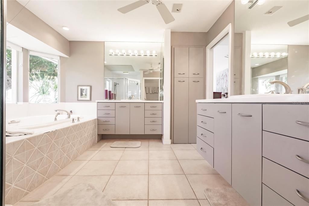 For Sale: $1,300,000 (3 beds, 2 baths, 2800 Square Feet)