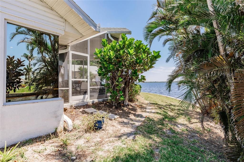 For Sale: $1,300,000 (3 beds, 2 baths, 2800 Square Feet)