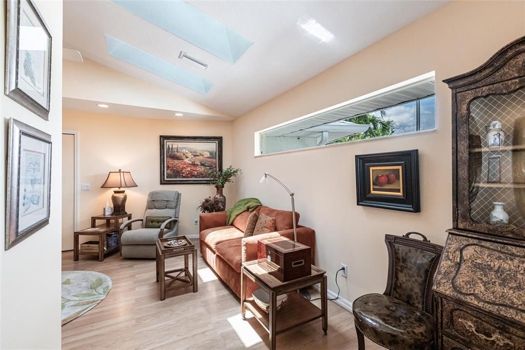 For Sale: $1,300,000 (3 beds, 2 baths, 2800 Square Feet)