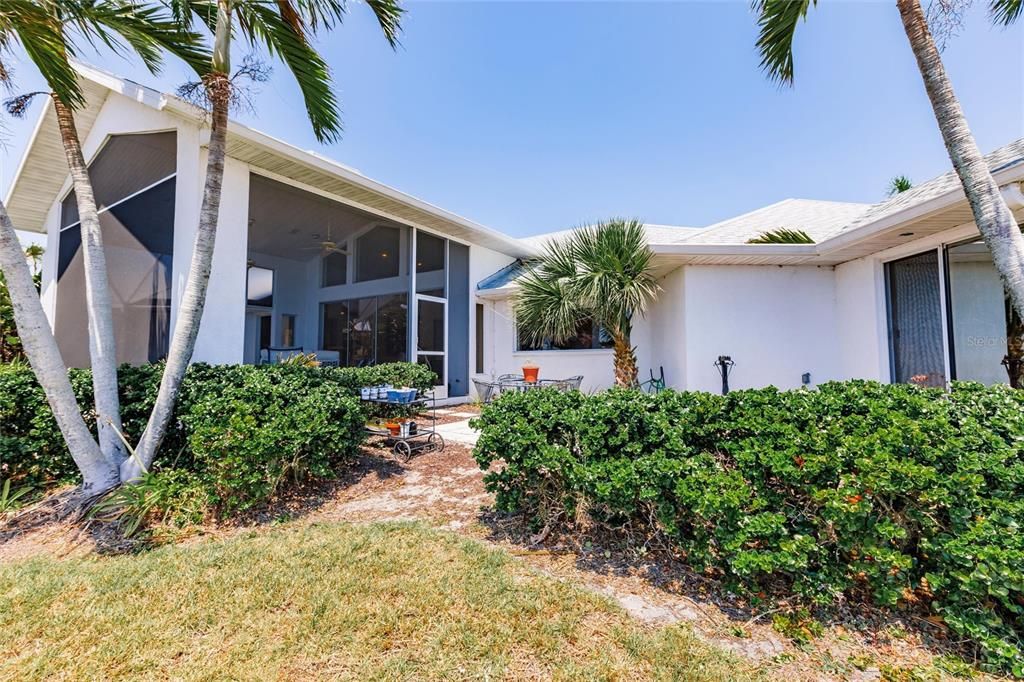 For Sale: $1,300,000 (3 beds, 2 baths, 2800 Square Feet)