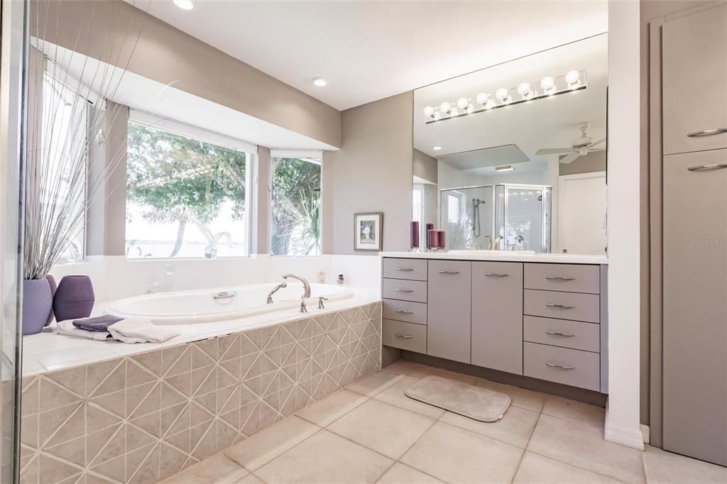 For Sale: $1,300,000 (3 beds, 2 baths, 2800 Square Feet)