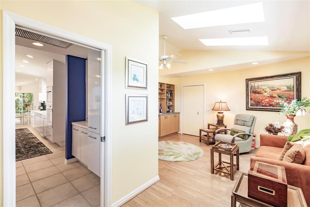 For Sale: $1,300,000 (3 beds, 2 baths, 2800 Square Feet)