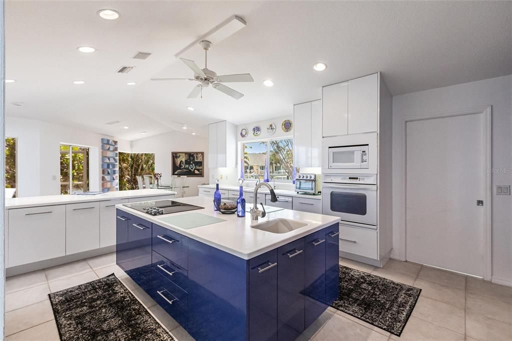 For Sale: $1,300,000 (3 beds, 2 baths, 2800 Square Feet)