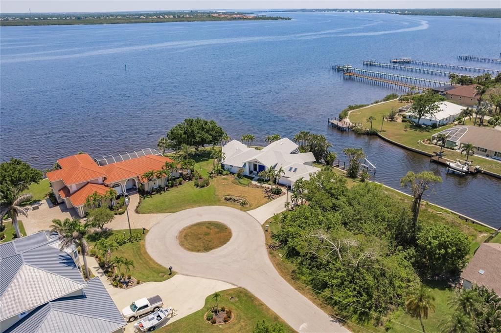 For Sale: $1,300,000 (3 beds, 2 baths, 2800 Square Feet)