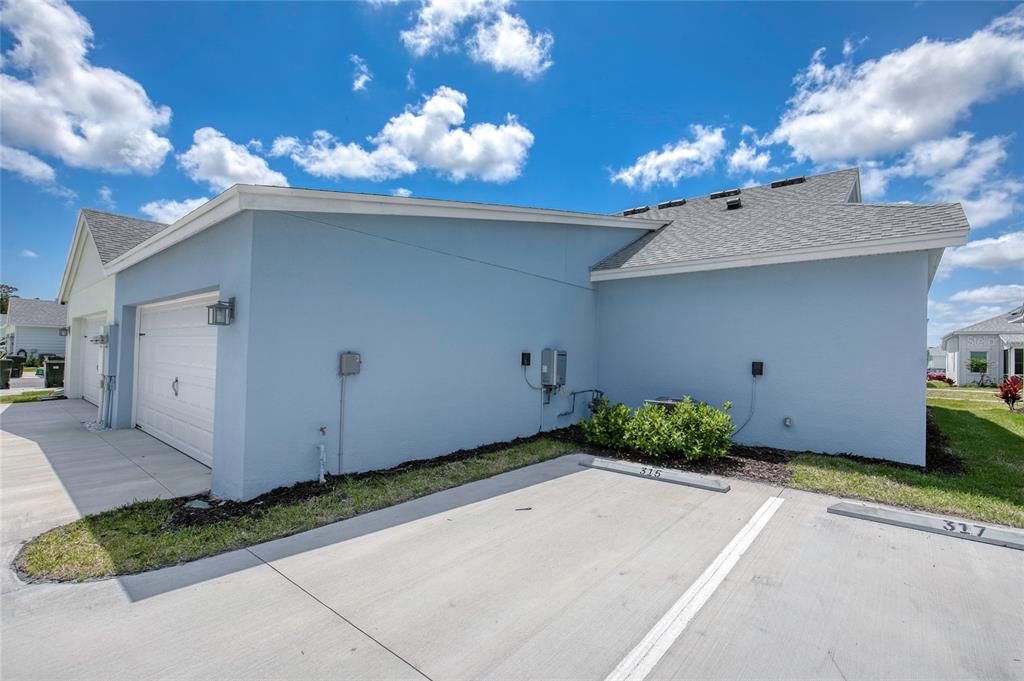 Activo con contrato: $369,000 (2 camas, 2 baños, 1321 Pies cuadrados)