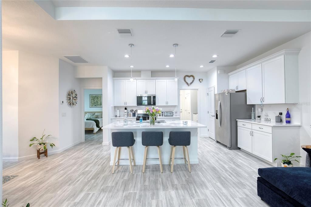 Activo con contrato: $369,000 (2 camas, 2 baños, 1321 Pies cuadrados)