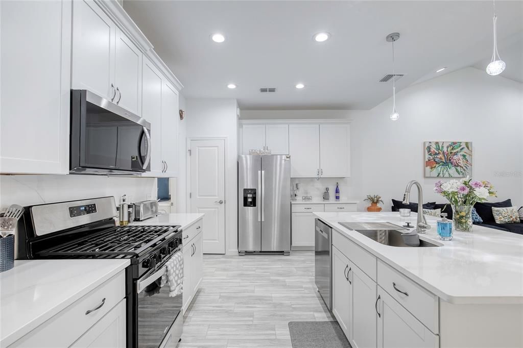 Activo con contrato: $369,000 (2 camas, 2 baños, 1321 Pies cuadrados)