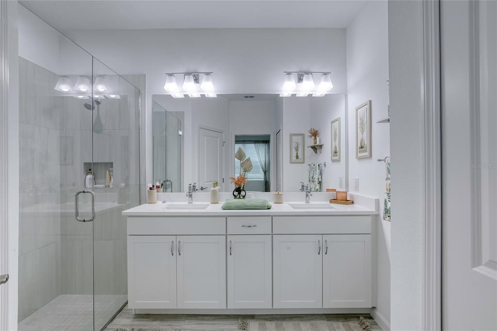 Activo con contrato: $369,000 (2 camas, 2 baños, 1321 Pies cuadrados)