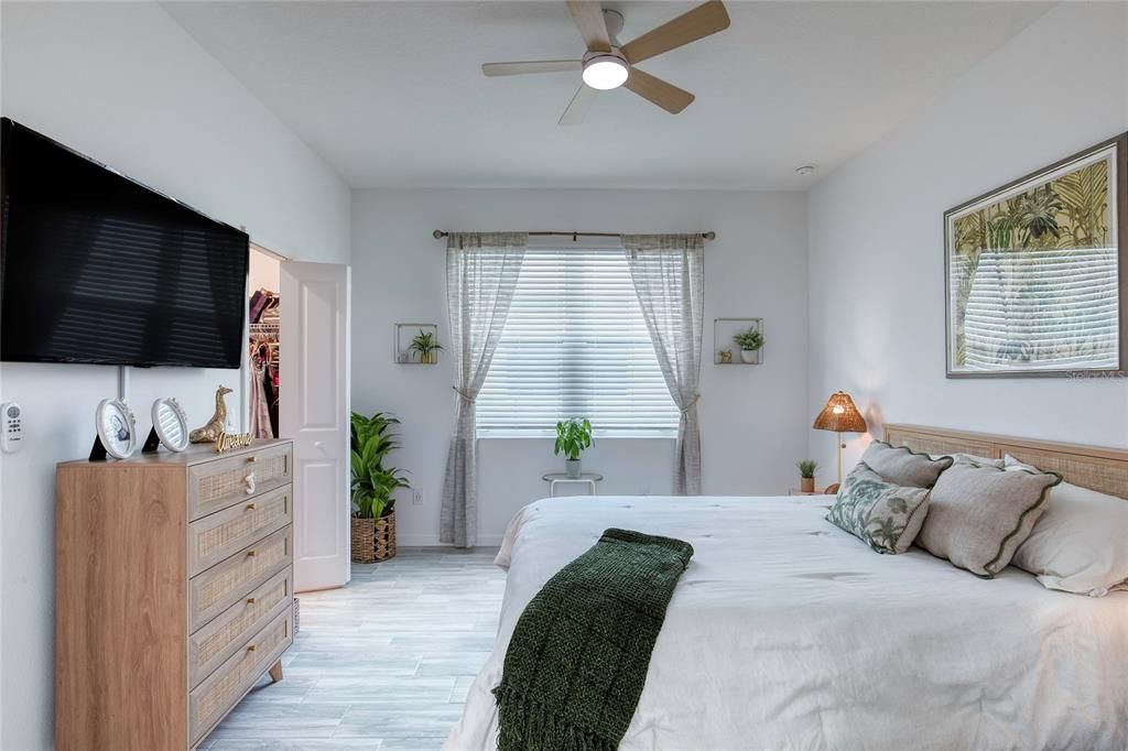 Activo con contrato: $369,000 (2 camas, 2 baños, 1321 Pies cuadrados)