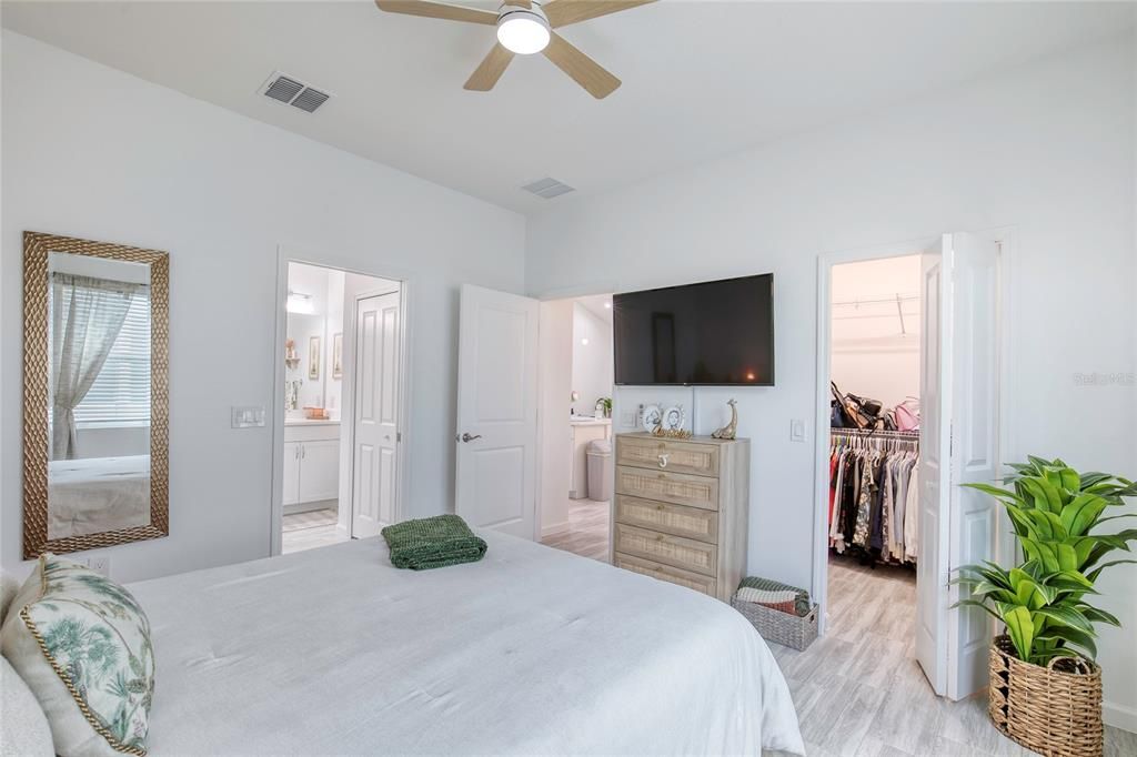 Activo con contrato: $369,000 (2 camas, 2 baños, 1321 Pies cuadrados)