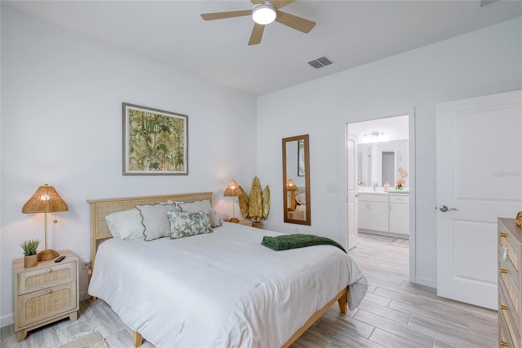 Activo con contrato: $369,000 (2 camas, 2 baños, 1321 Pies cuadrados)