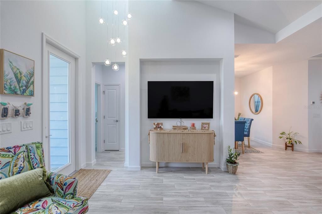 Activo con contrato: $369,000 (2 camas, 2 baños, 1321 Pies cuadrados)