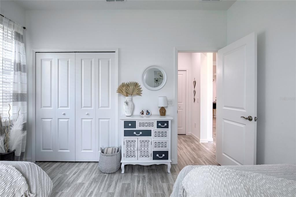 Activo con contrato: $369,000 (2 camas, 2 baños, 1321 Pies cuadrados)