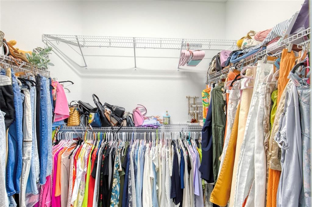 Activo con contrato: $369,000 (2 camas, 2 baños, 1321 Pies cuadrados)