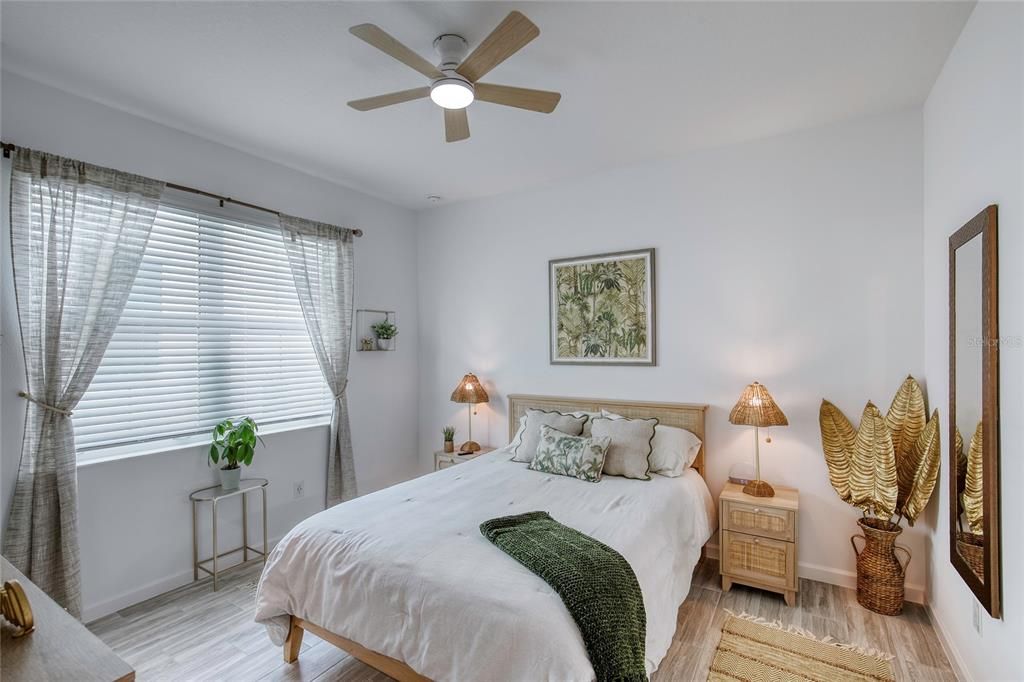 Activo con contrato: $369,000 (2 camas, 2 baños, 1321 Pies cuadrados)