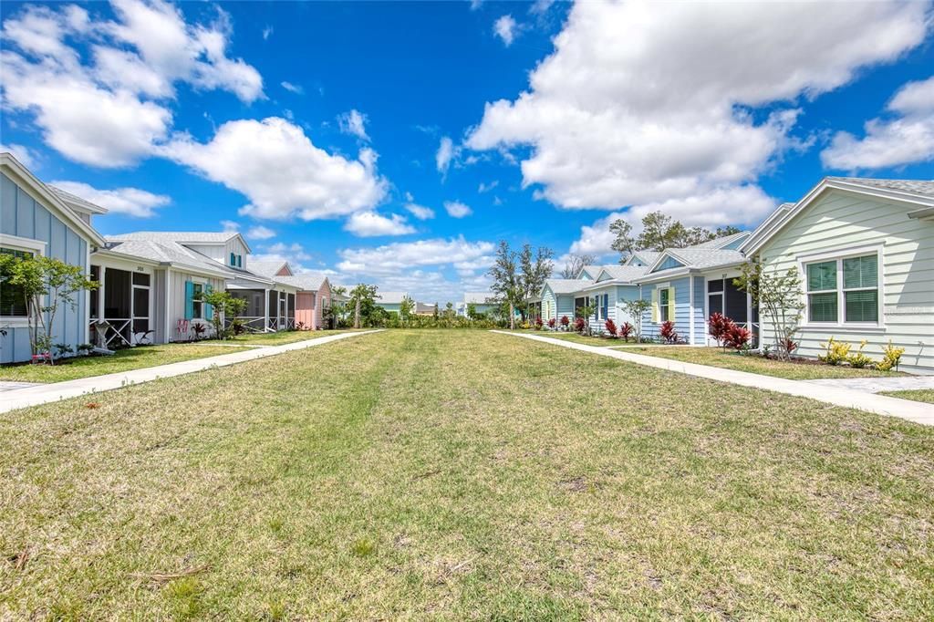 Activo con contrato: $369,000 (2 camas, 2 baños, 1321 Pies cuadrados)