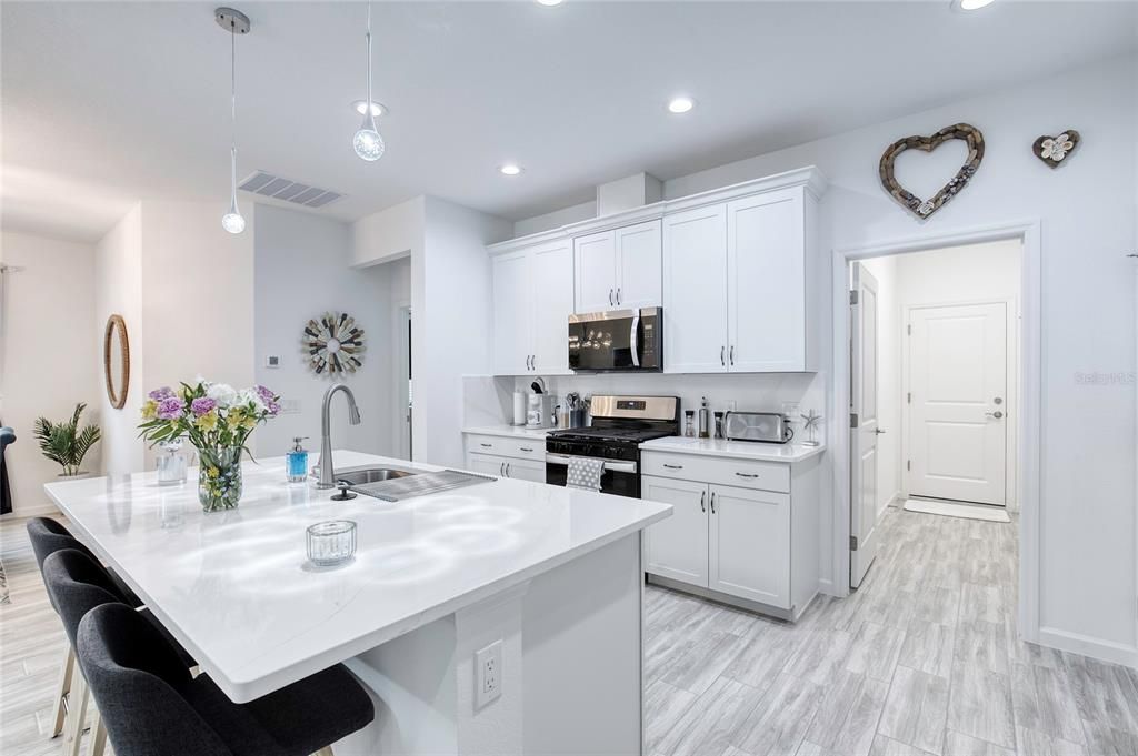 Activo con contrato: $369,000 (2 camas, 2 baños, 1321 Pies cuadrados)