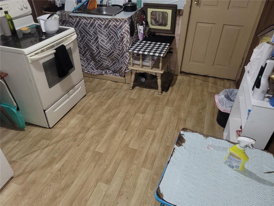 Под контрактом: $75,000 (2 спален, 1 ванн, 600 Квадратных фут)