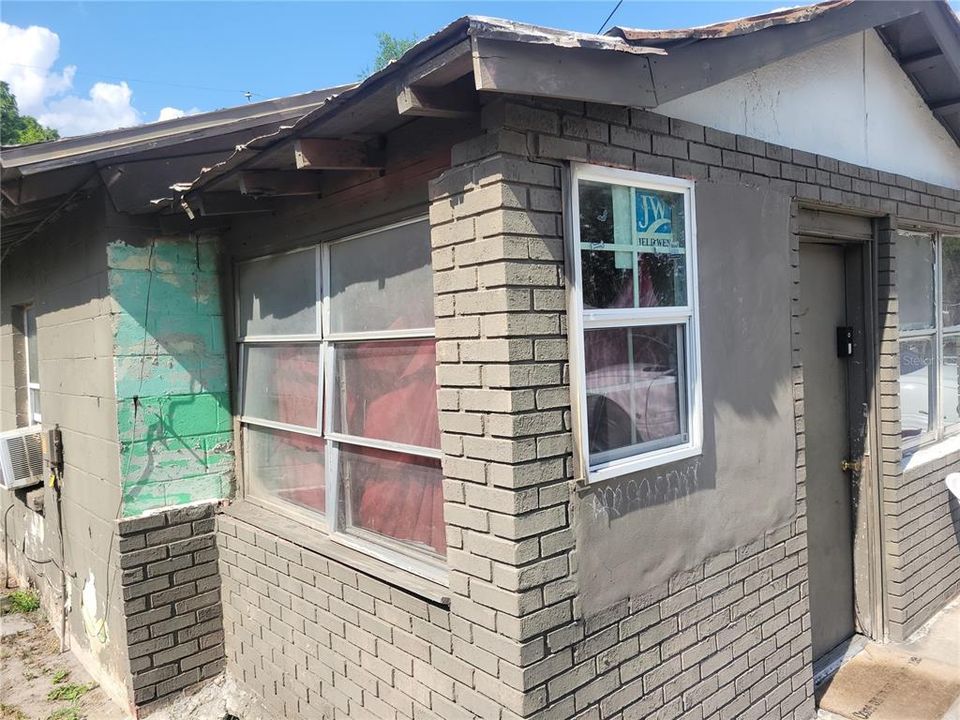 Под контрактом: $75,000 (2 спален, 1 ванн, 600 Квадратных фут)