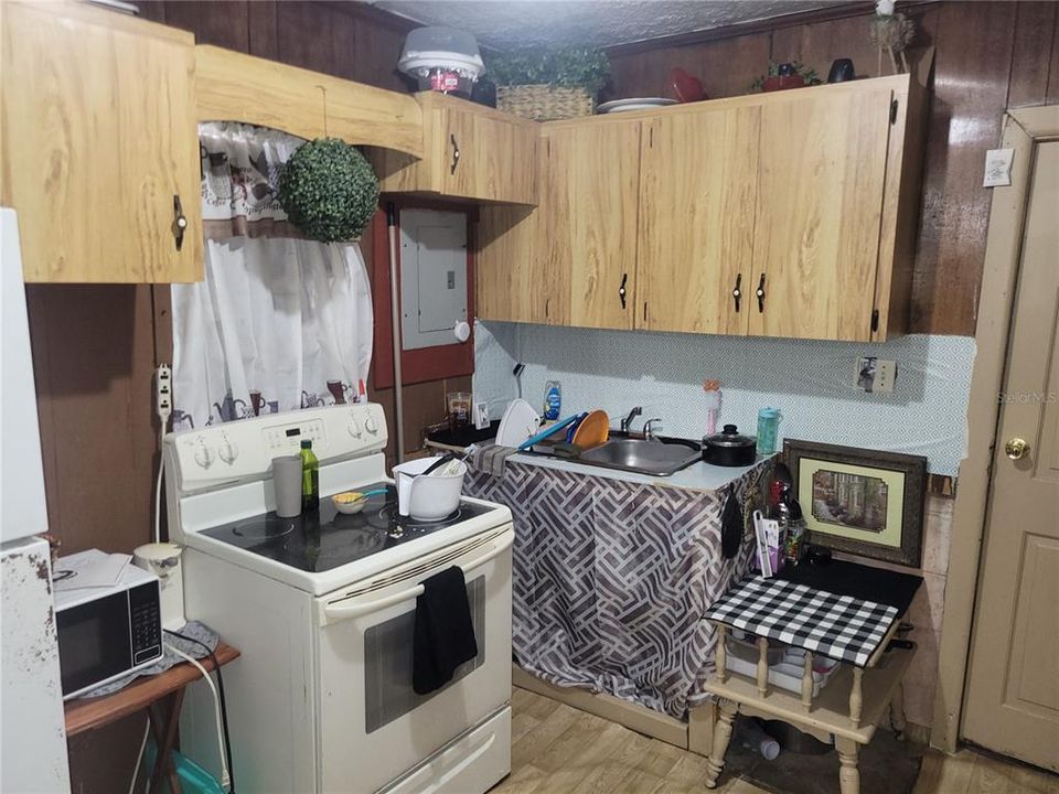 Под контрактом: $75,000 (2 спален, 1 ванн, 600 Квадратных фут)