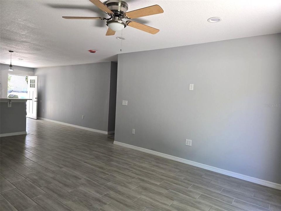 待售: $470,000 (6 贝兹, 0 浴室, 2415 平方英尺)