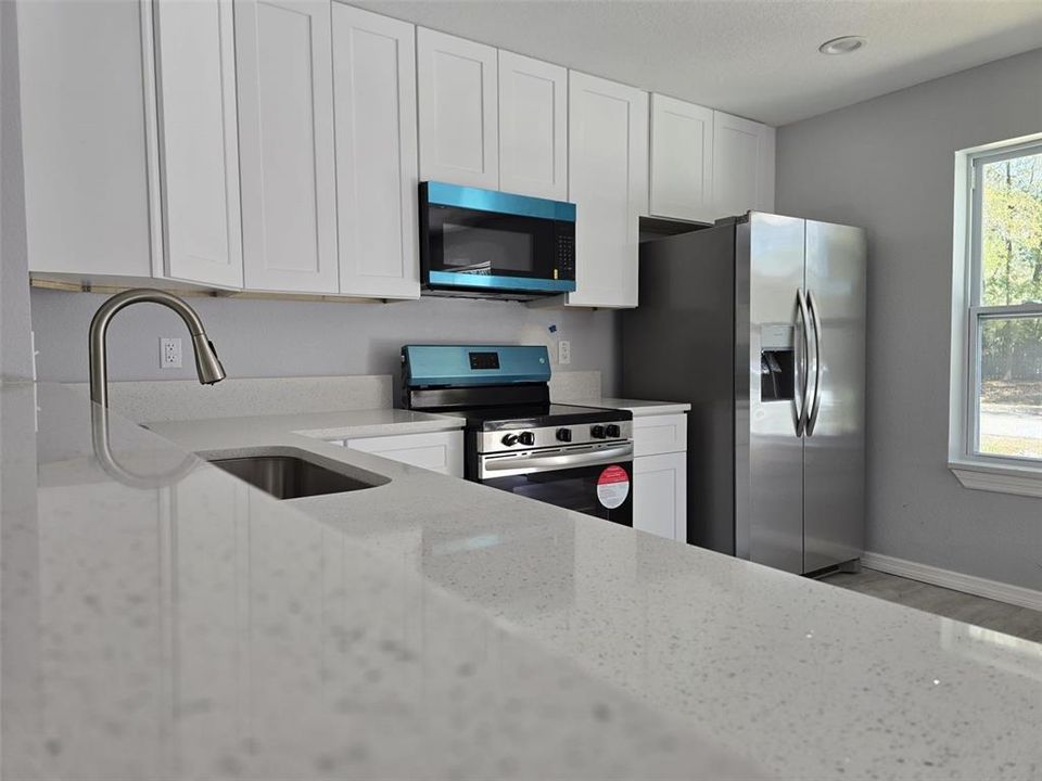 待售: $470,000 (6 贝兹, 0 浴室, 2415 平方英尺)