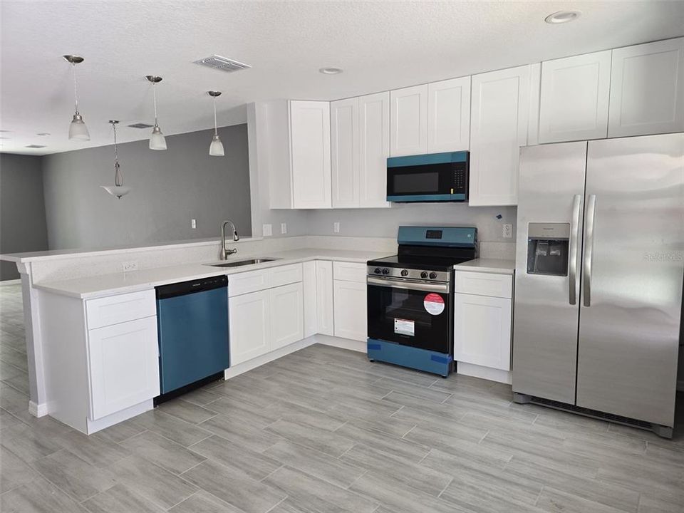 待售: $470,000 (6 贝兹, 0 浴室, 2415 平方英尺)